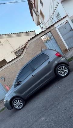 VOLKSWAGEN FOX 1.6 MI HIGHLINE 8V FLEX 4P MANUAL VOLKSWAGEN FOX 1.6 MI HIGHLINE 8V FLEX 4P MANUAL